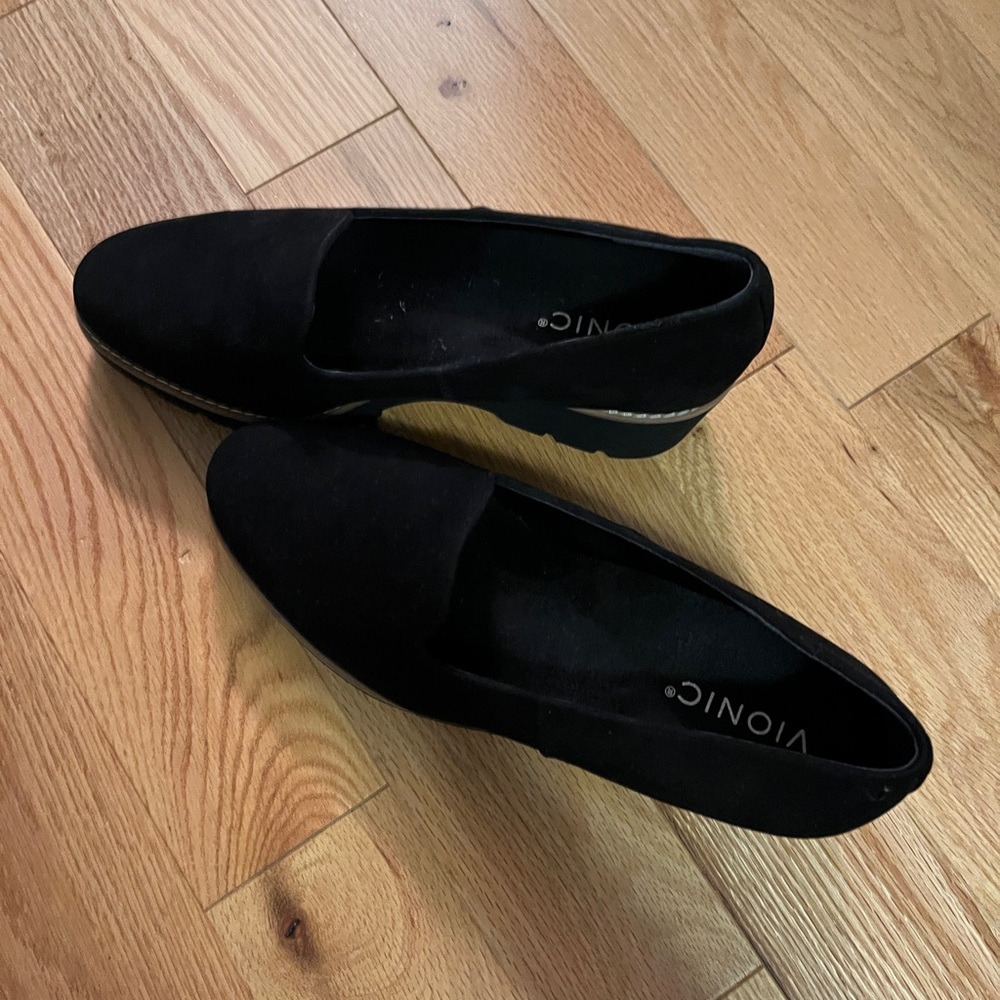 New Vionic women’s wedge size 9 Willa wedge style black water resistant suede - Picture 4 of 4